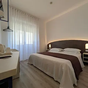 Piccolo Hotel